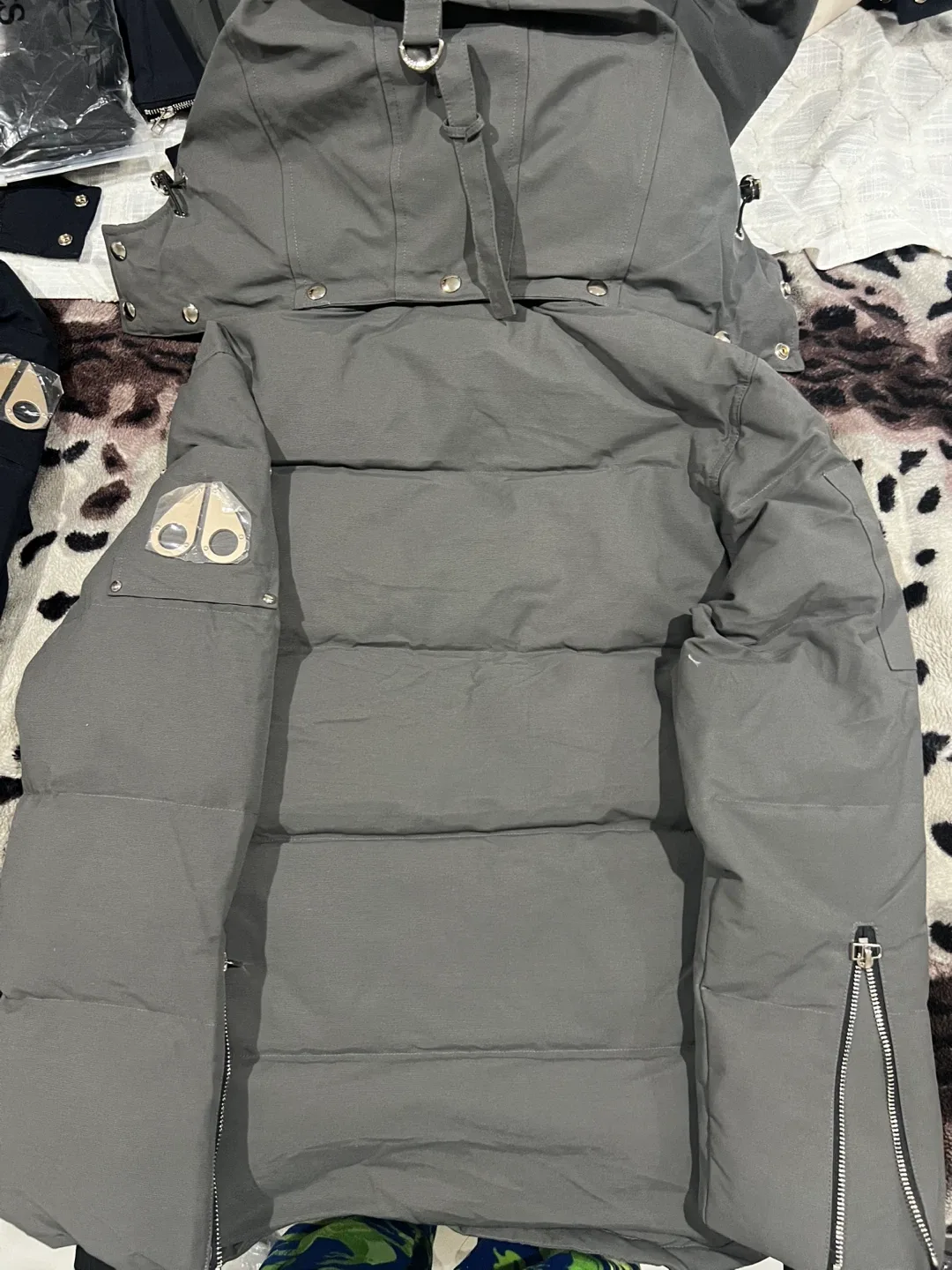 Grey Moose Jakcet image indicator(2)