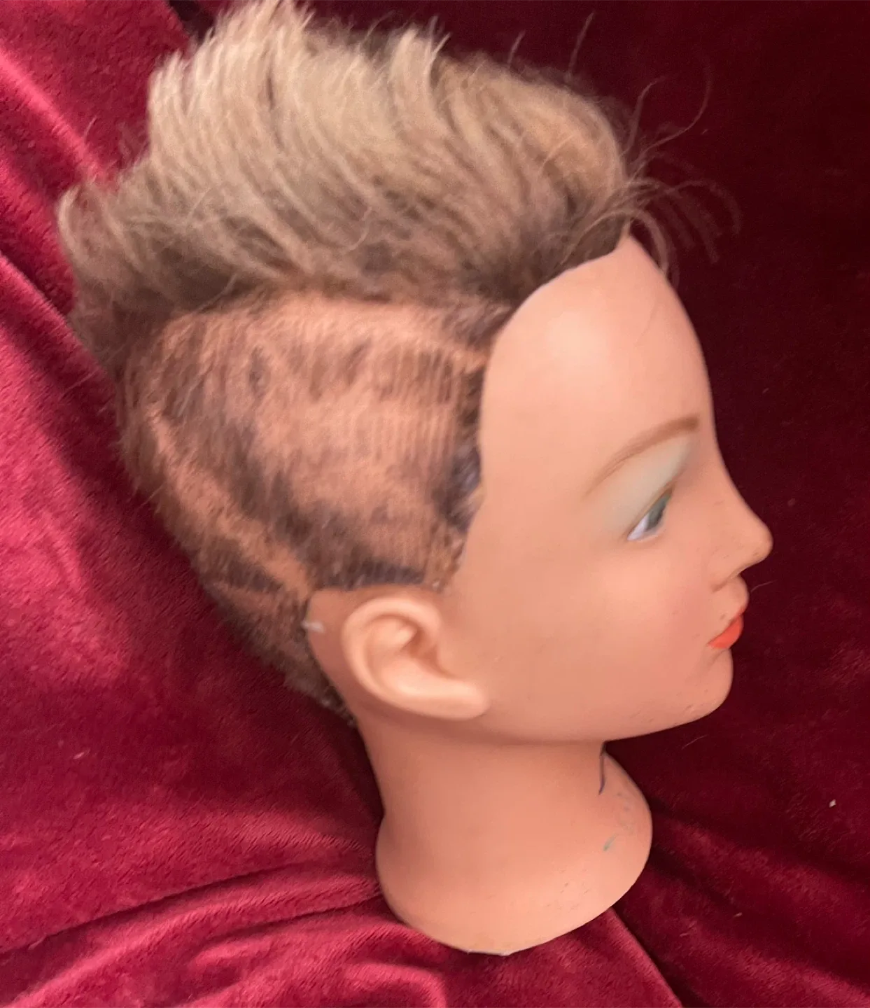 HOME ALONE ? Mannequin Heads image indicator(8)