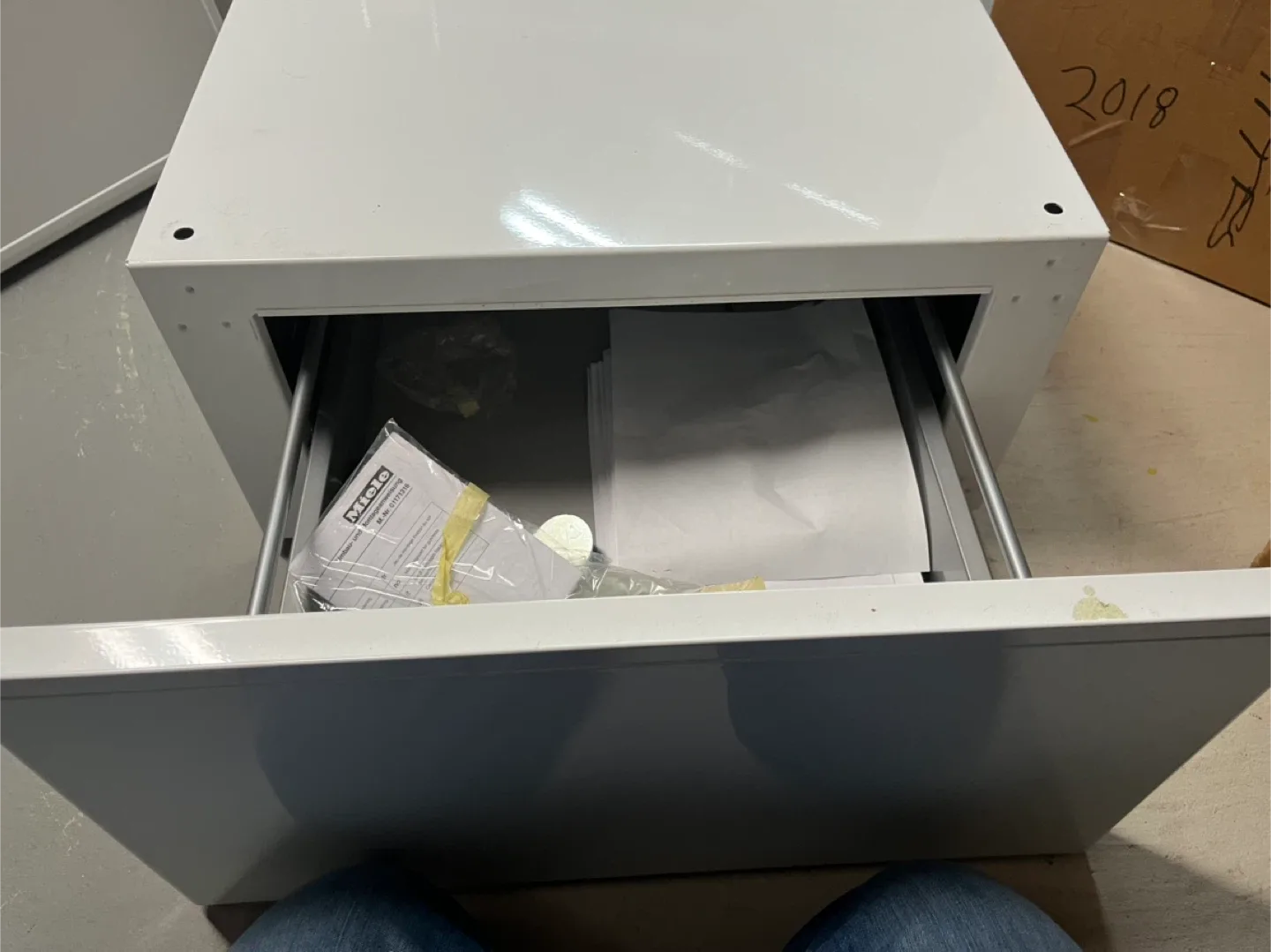 2 Miele WTS 410 Laundry Stands image indicator(2)