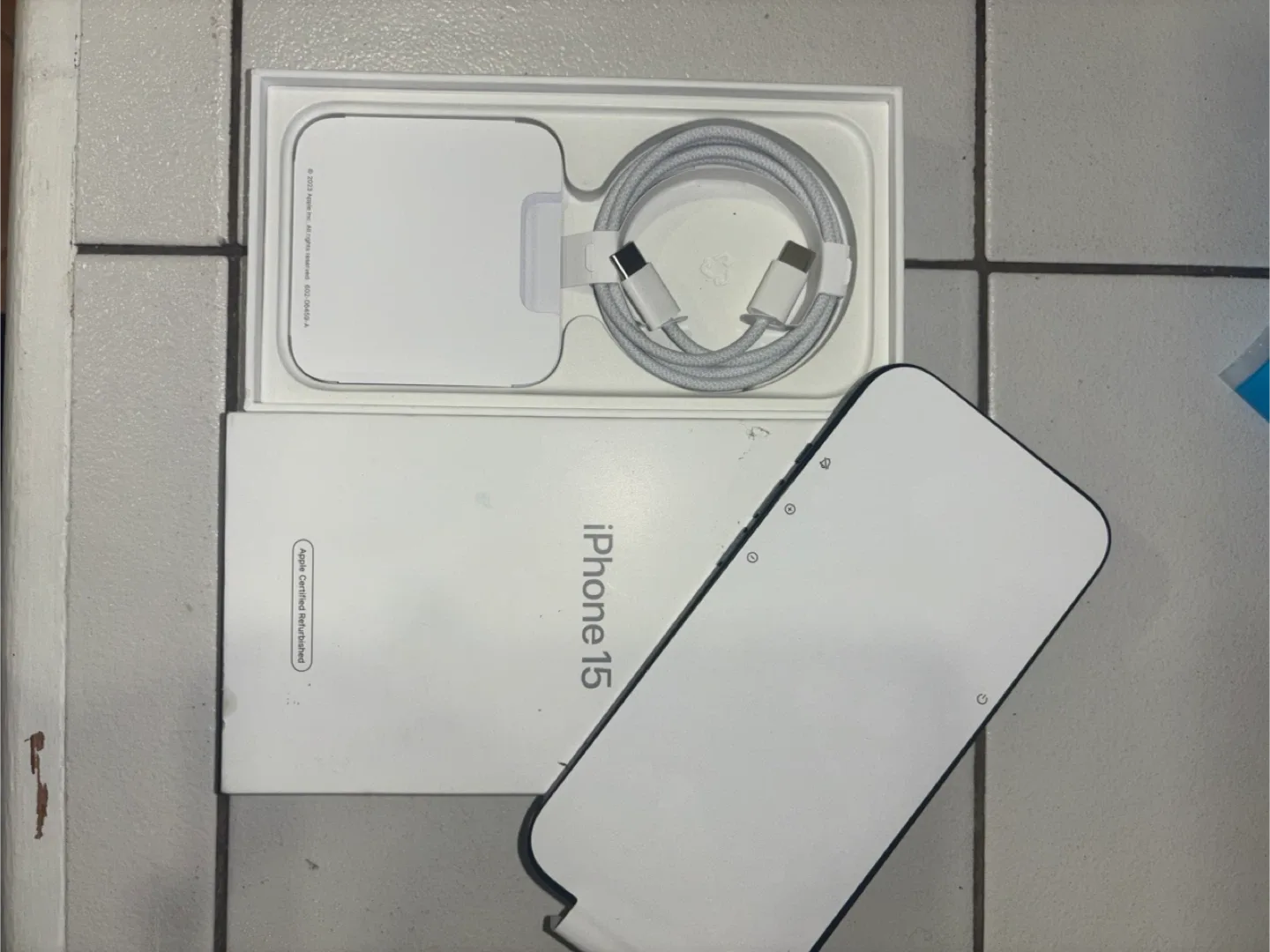 Apple iPhone 15 - Refurbished image indicator(2)