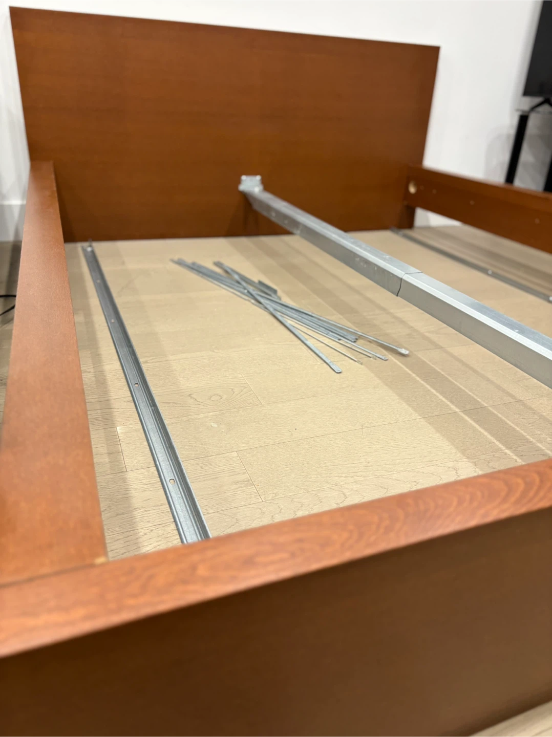 Wooden Bed Frame - Queen Size - photo 4