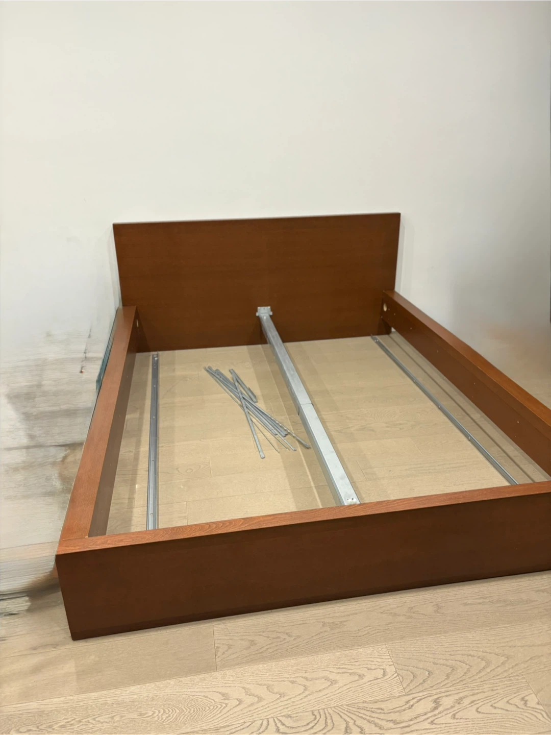 Wooden Bed Frame - Queen Size - photo 2