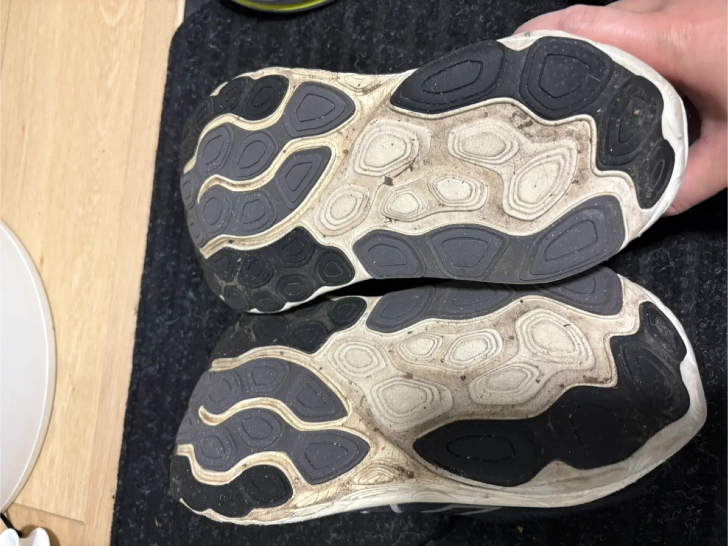 new balance women 8.5 black running shoes sneakers athletic image indicator(2)