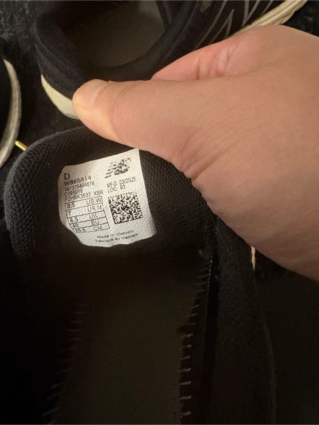 new balance women 8.5 black running shoes sneakers athletic image indicator(4)