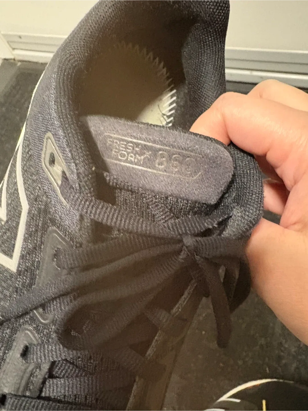 new balance women 8.5 black running shoes sneakers athletic image indicator(3)