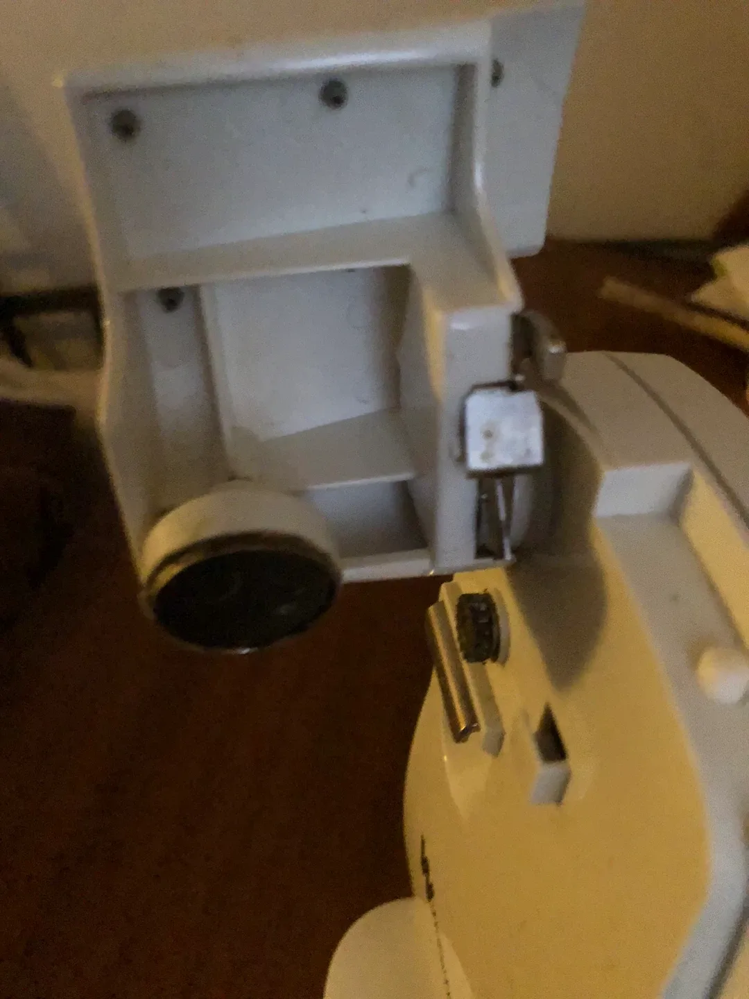 White Westinghouse Can Opener image indicator(3)