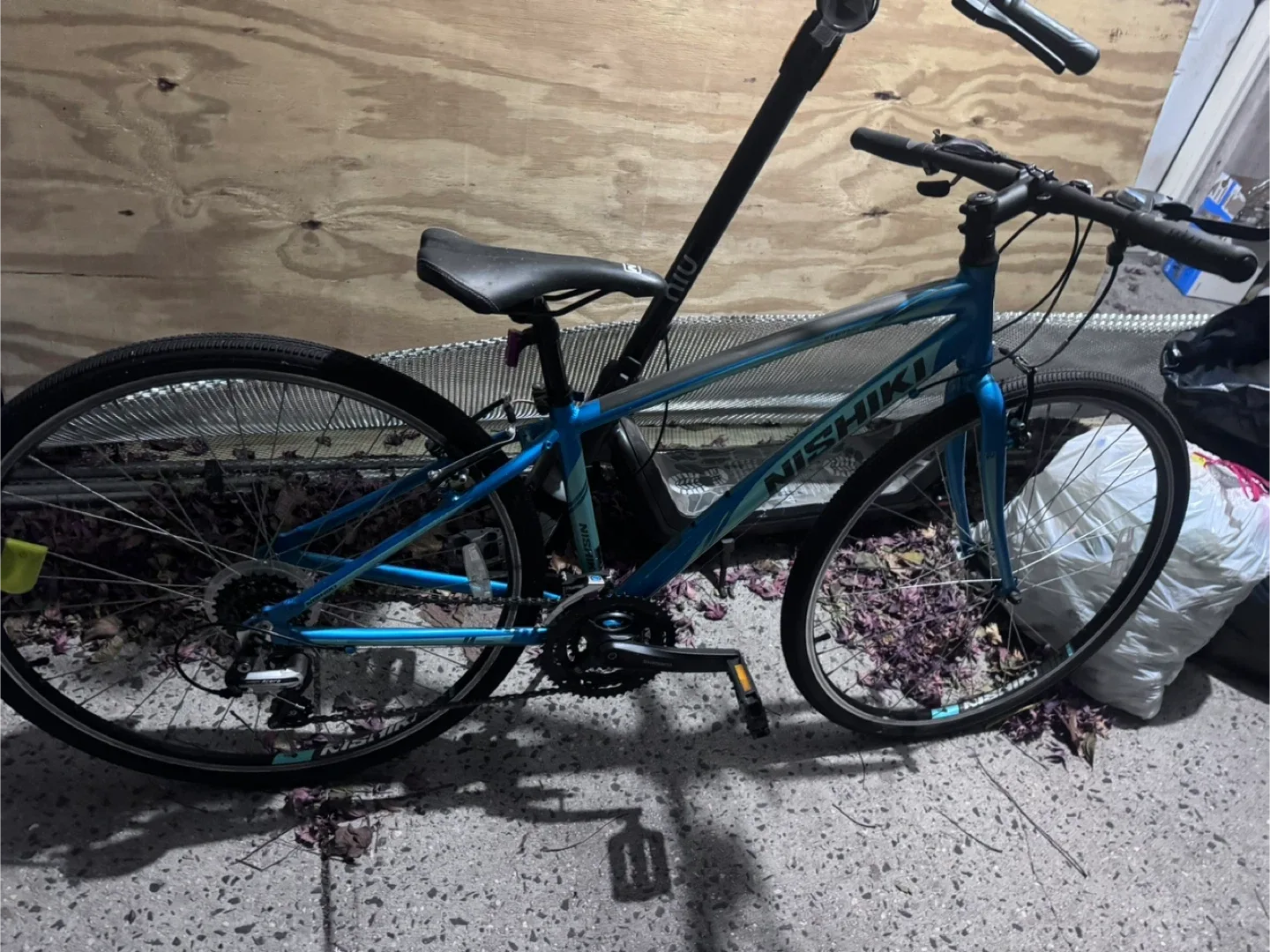 Nishiki Hybrid Bike - Great Condition! image indicator(2)