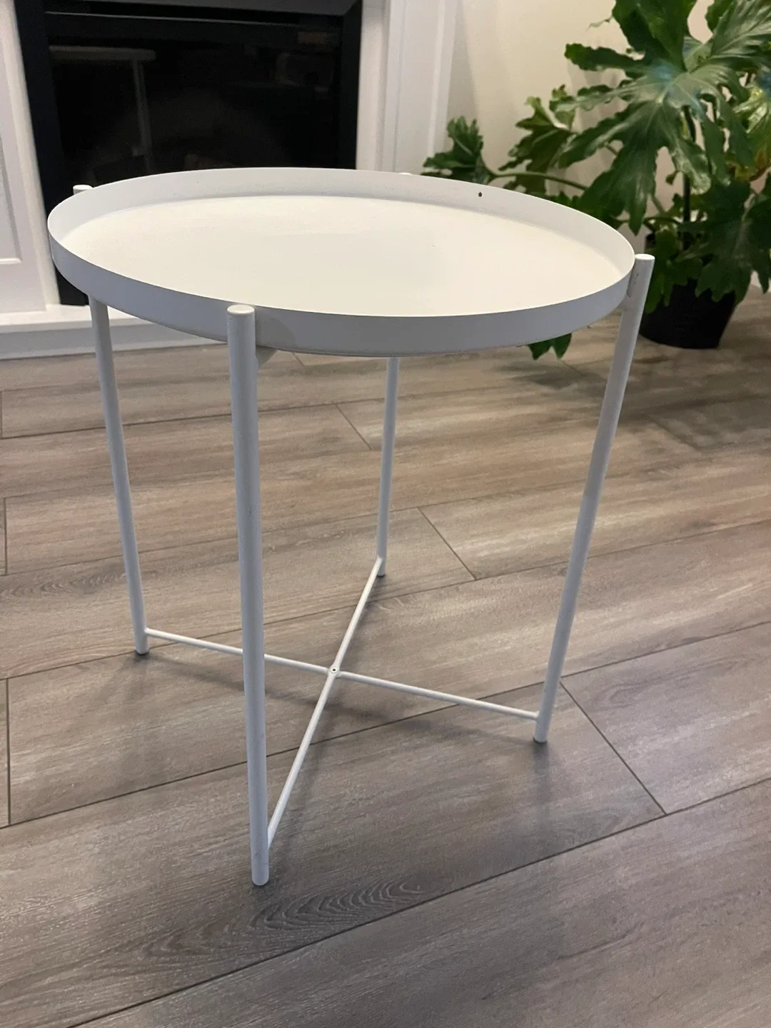 White Round Side Table image indicator(3)