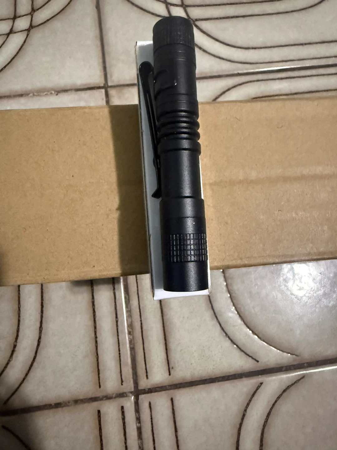 AloneFire Black Flashlight - photo 3