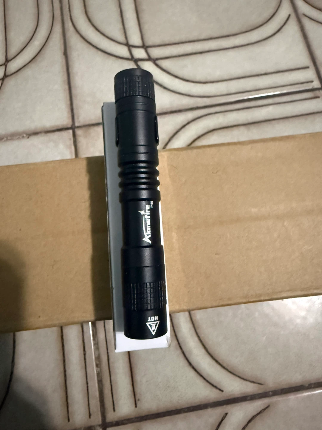 AloneFire Black Flashlight - photo 2