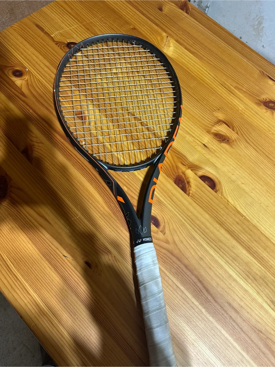 Diadem axis 98 L4 tennis racket