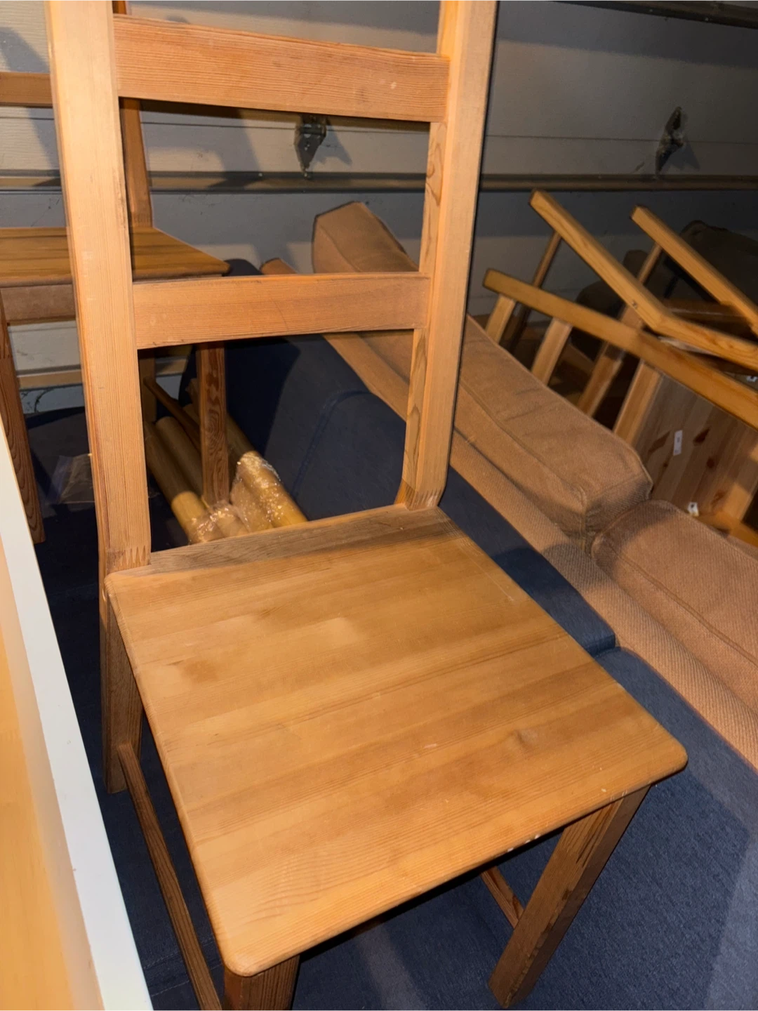 Dining table and 4 chairs - photo 4