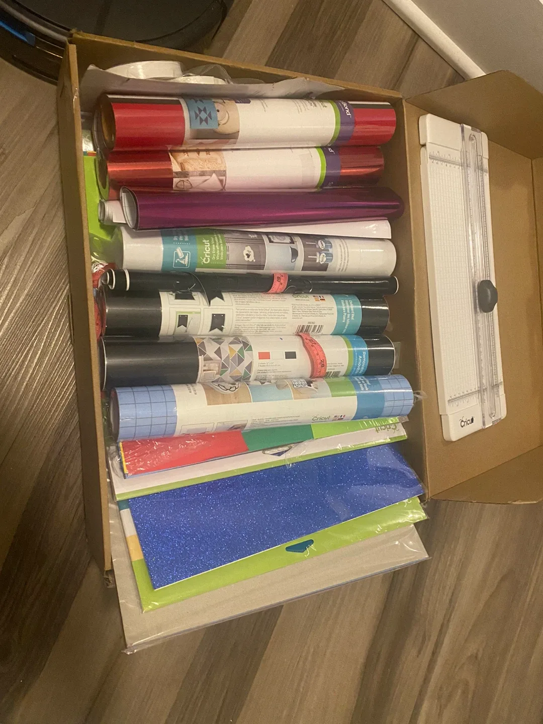 Cricut Maker Cutting Machine w/ Materials image indicator(6)