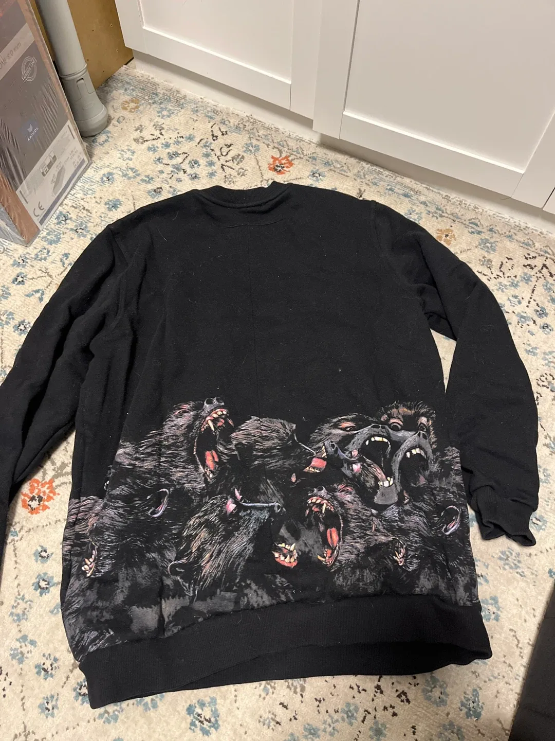 Givenchy Black Wolf Print Sweatshirt - Size M image indicator(3)