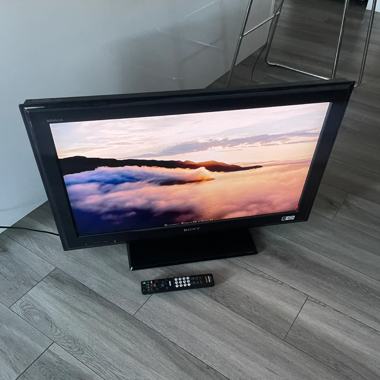 Sony 32" TV image indicator(7)