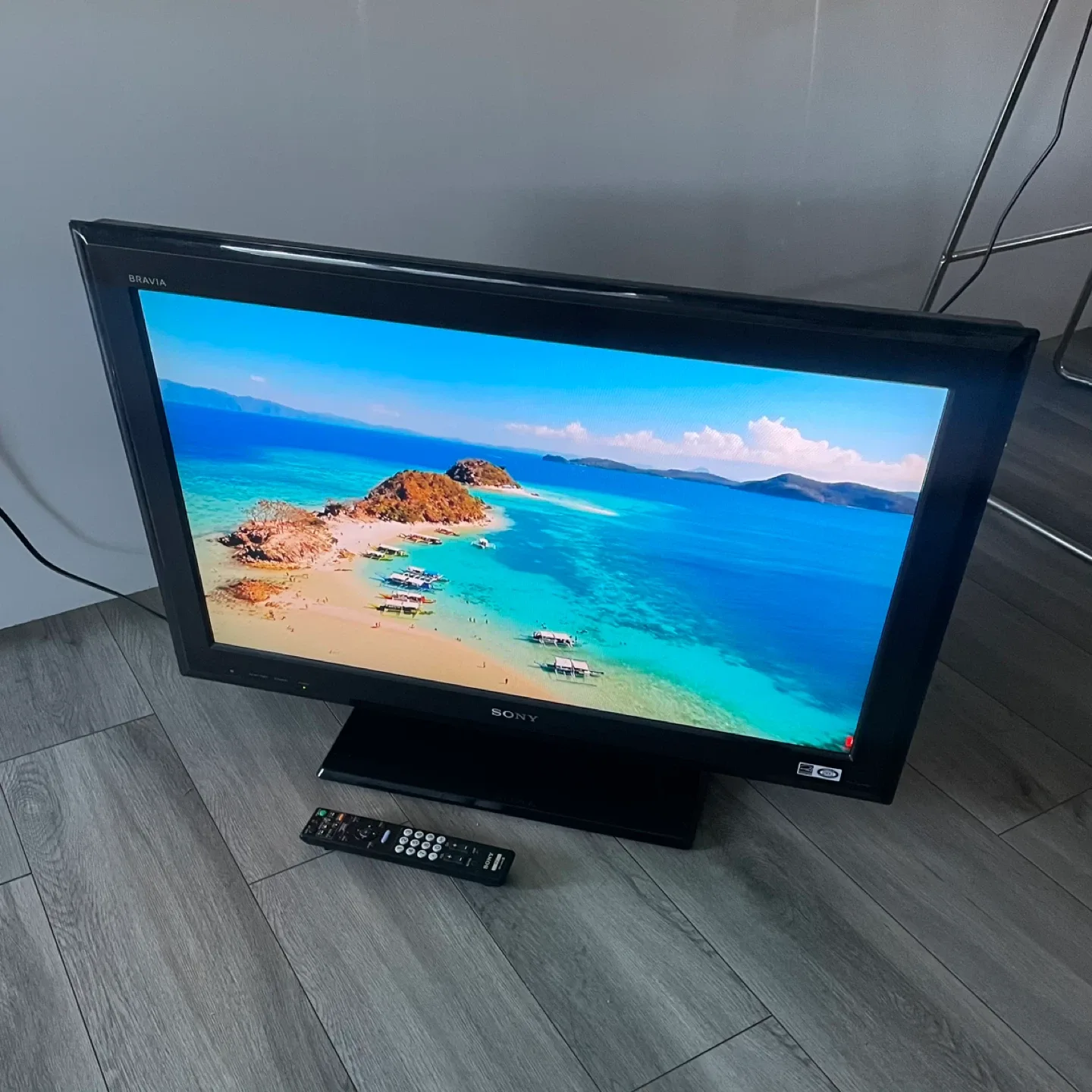 Sony 32" TV image indicator(9)