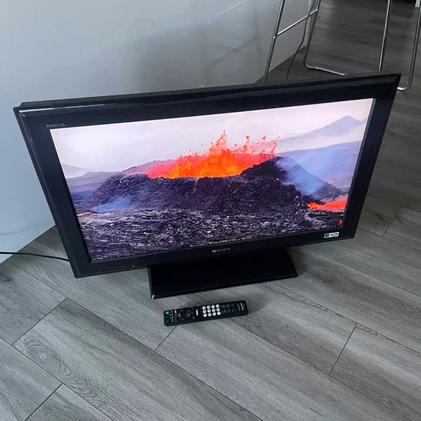 Sony 32" TV image indicator(10)