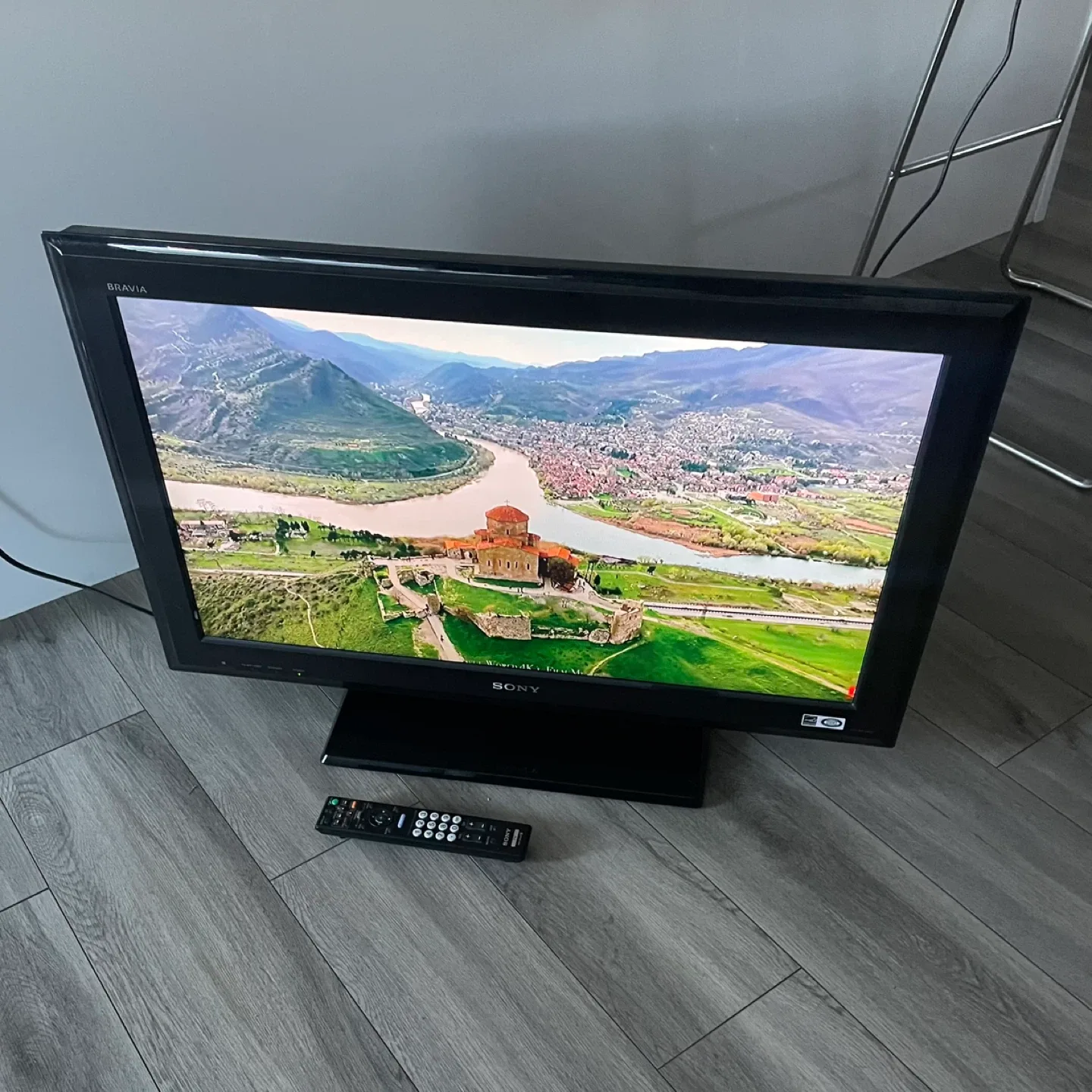 Sony 32" TV image indicator(8)