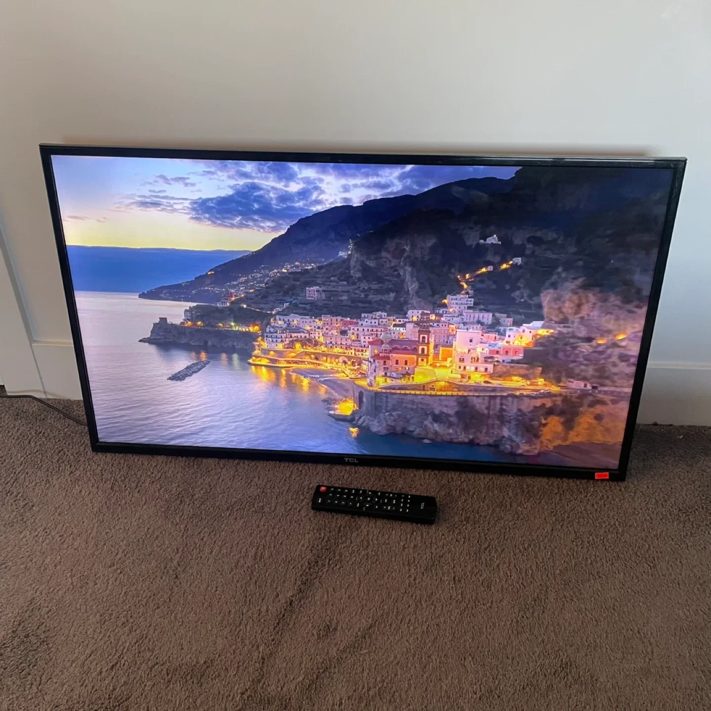 TCL 40” TV image indicator(8)