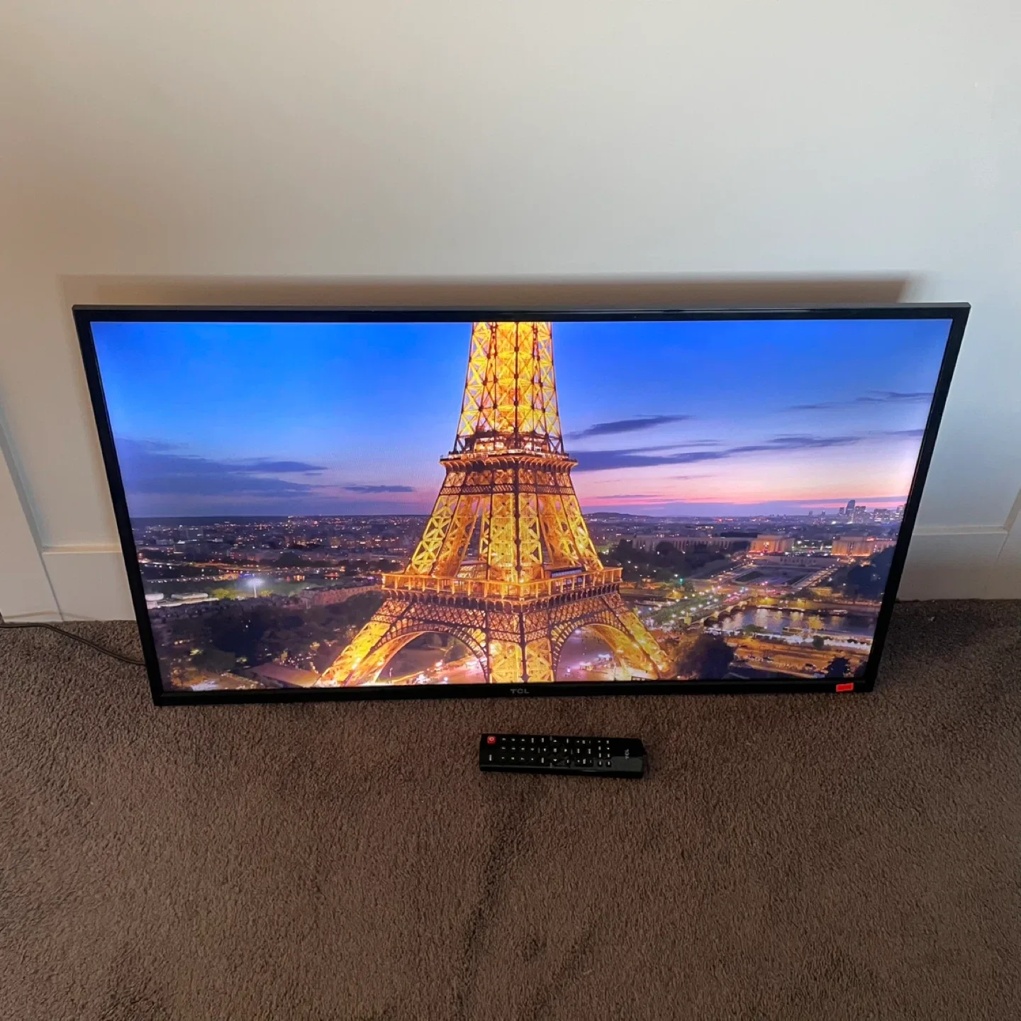 TCL 40” TV image indicator(9)