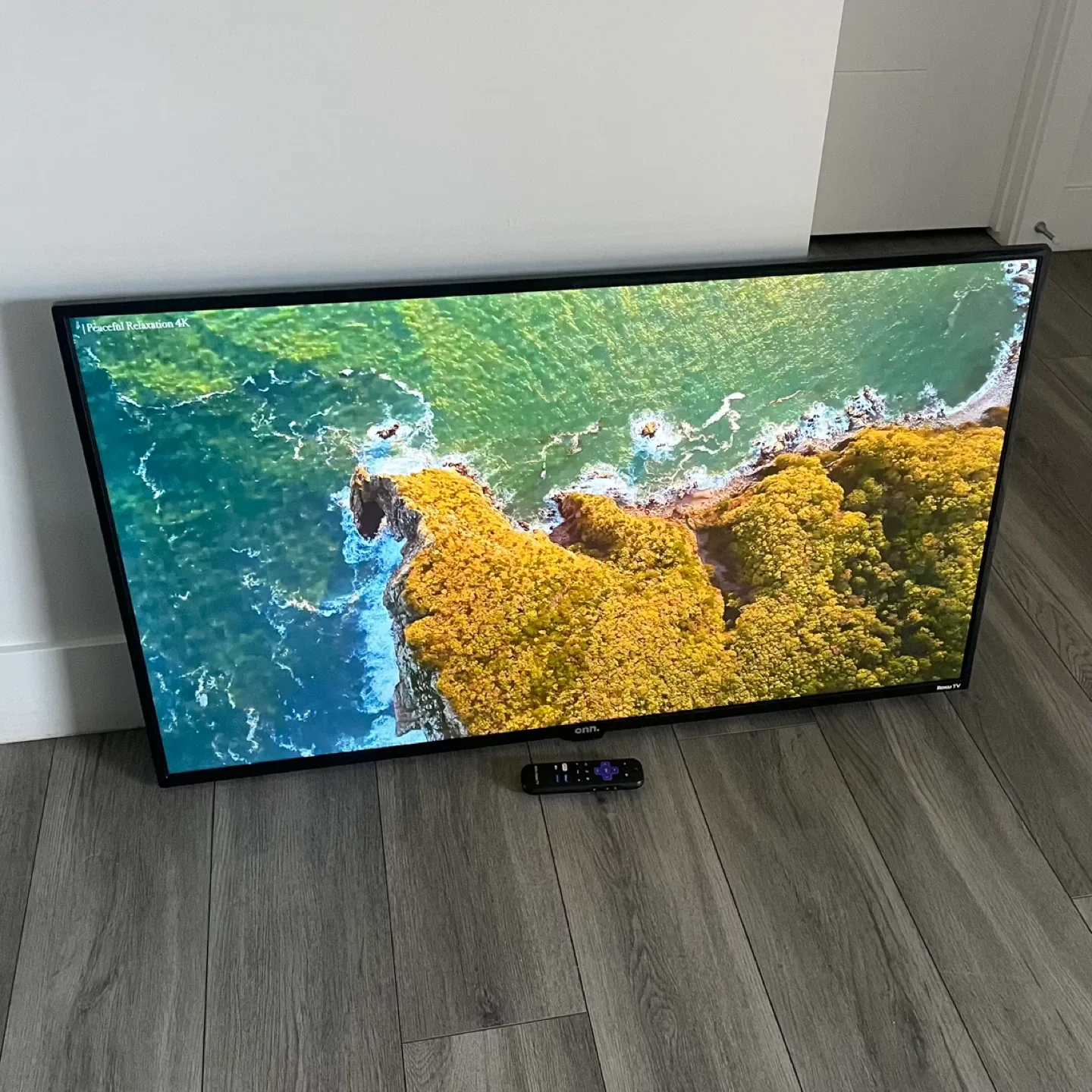 43" 4K Smart TV image indicator(3)