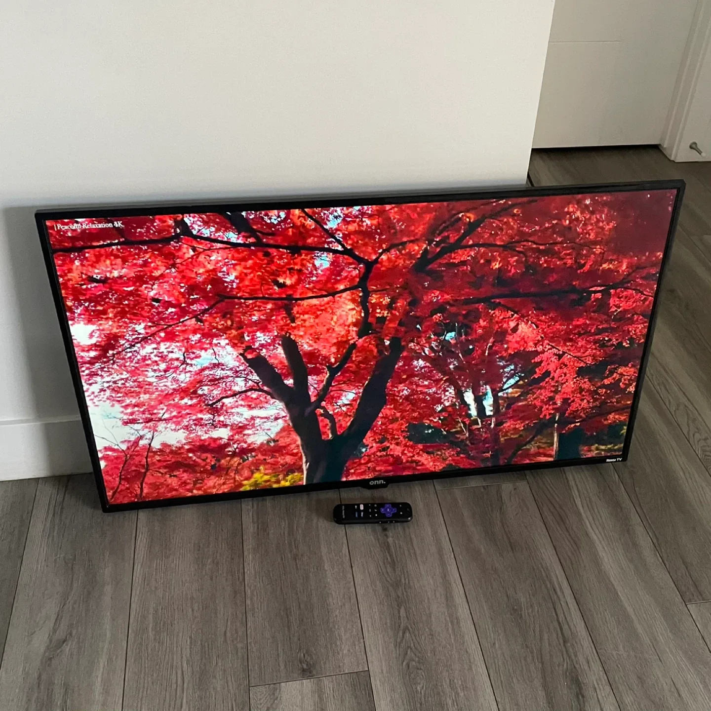 43" 4K Smart TV image indicator(9)