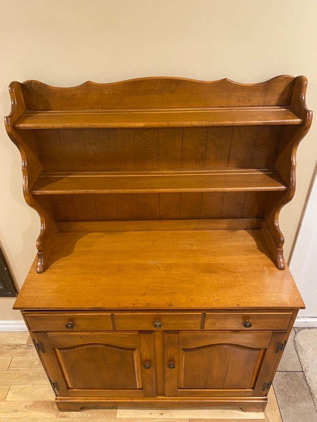 Vintage 1963 High End Solid Maple Buffet & Hutch (CAN DELIVER) - photo 4