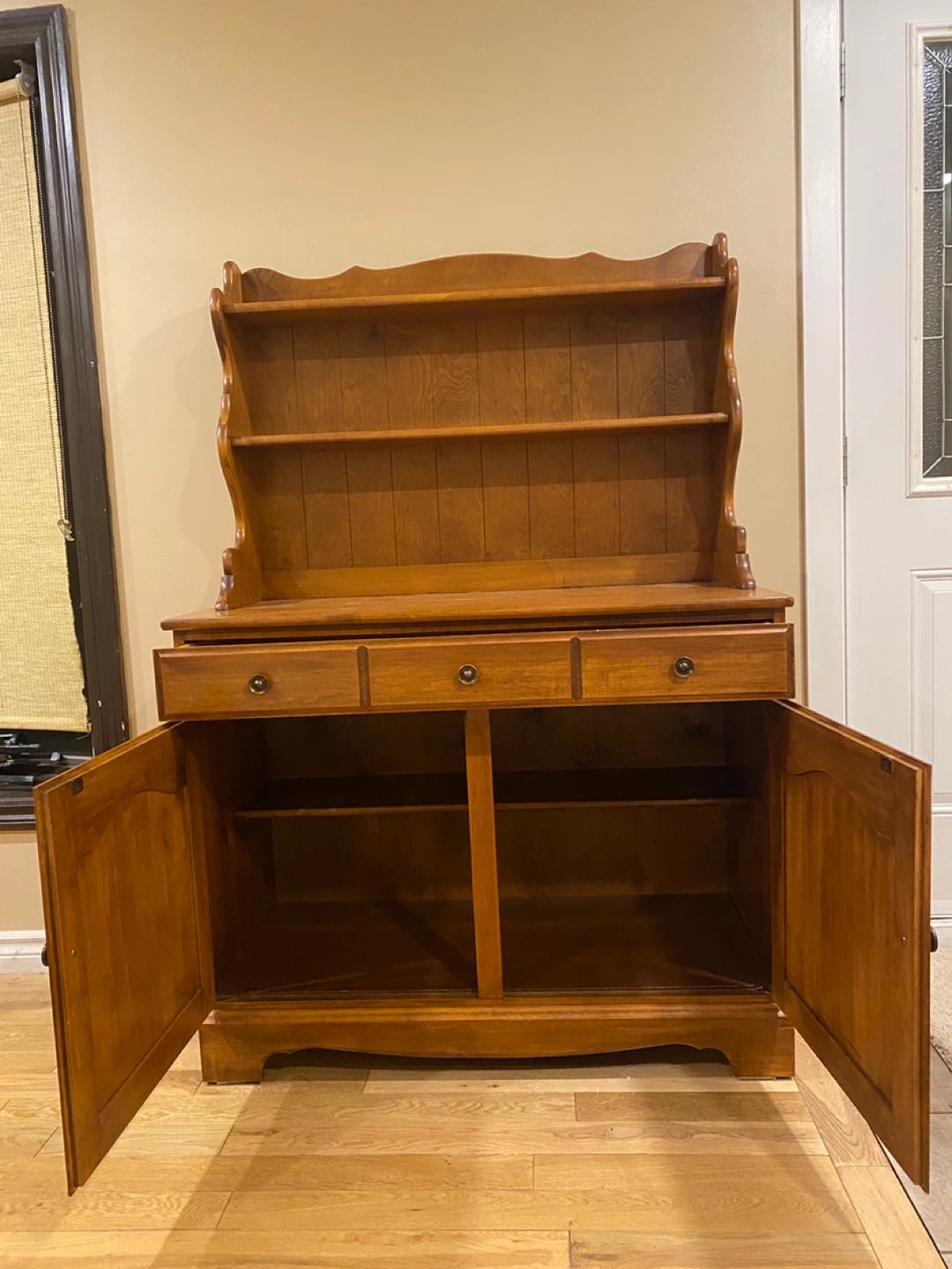 Vintage 1963 High End Solid Maple Buffet & Hutch (CAN DELIVER) - photo 5