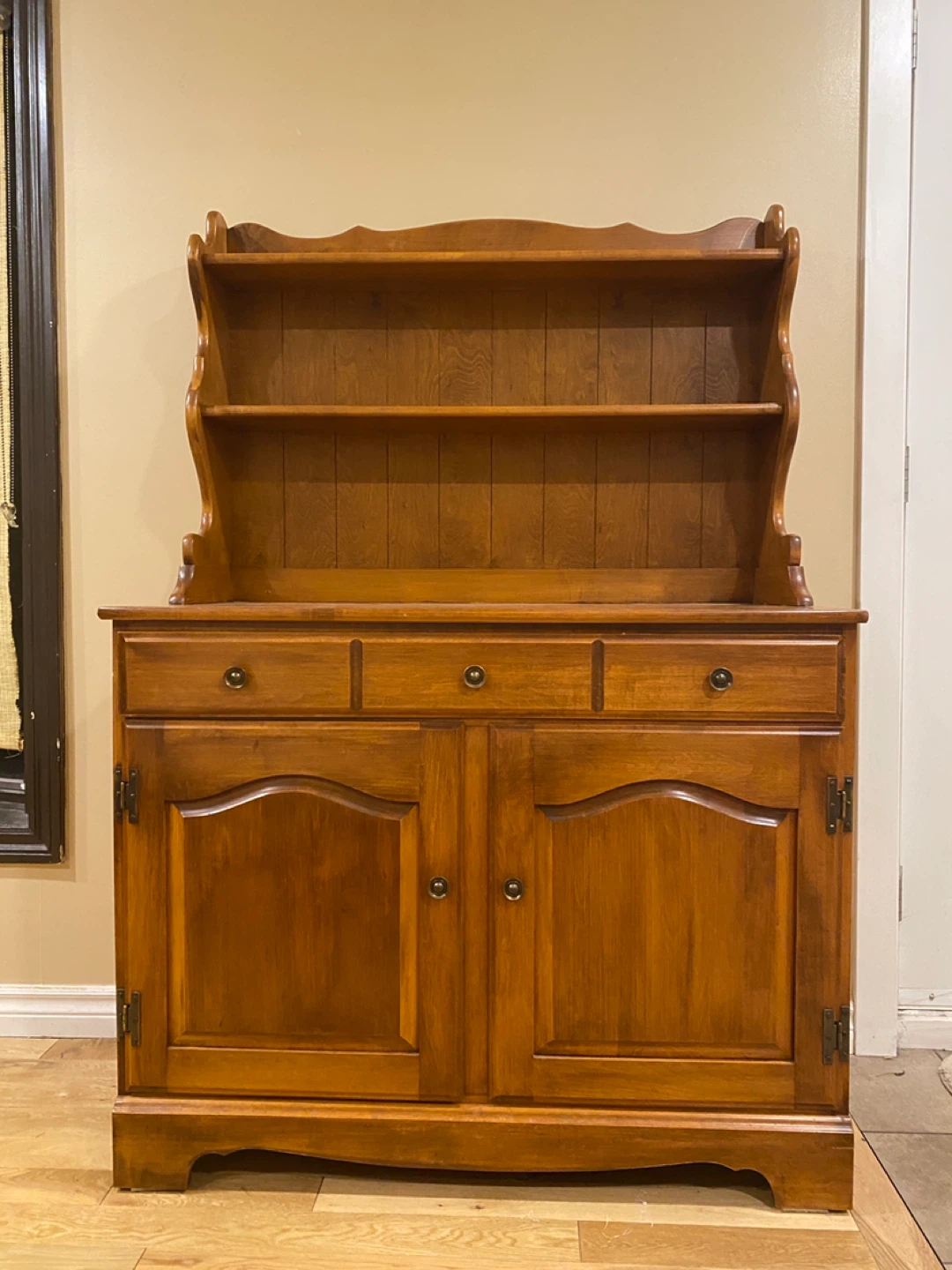 Vintage 1963 High End Solid Maple Buffet & Hutch (CAN DELIVER)