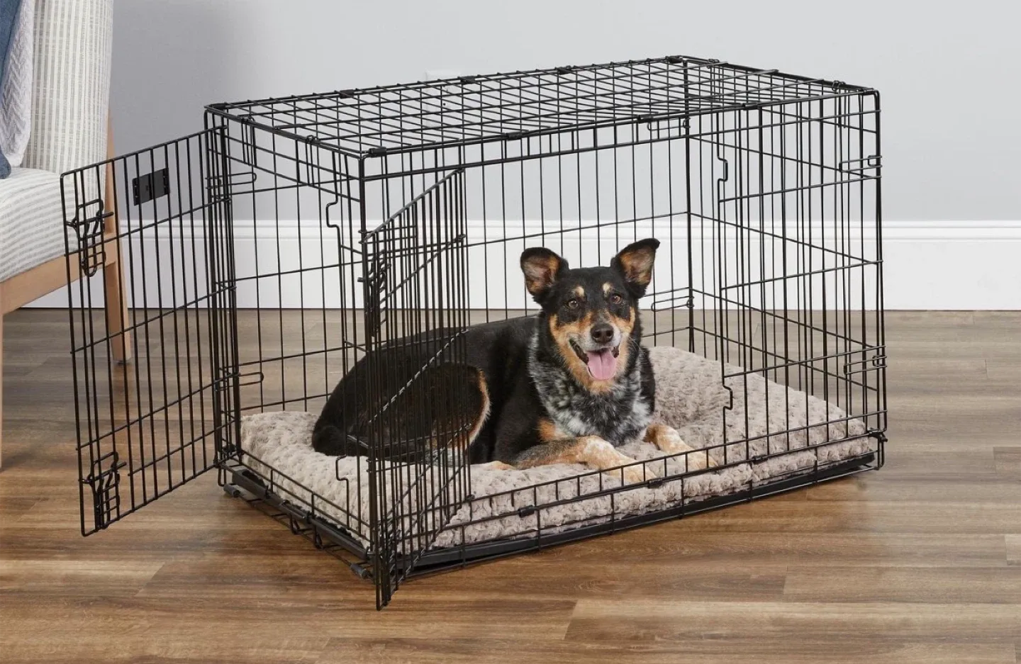 36" Dog Crate - Perfect Size! image indicator(3)