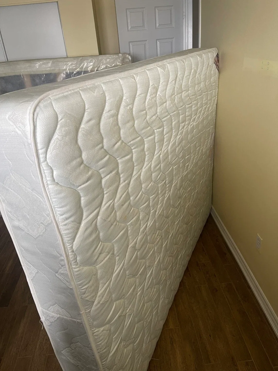 Queen Metal Bed Frame with Mattress and Box image indicator(4)