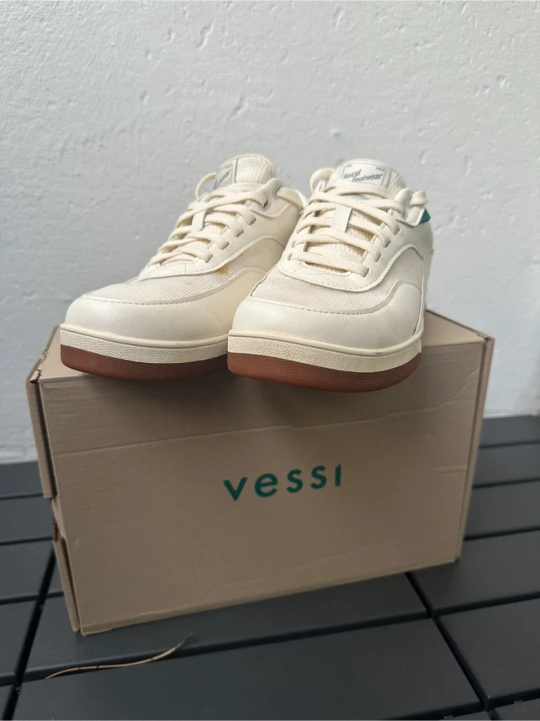 Vessi Courtside Classic Women's Size 9