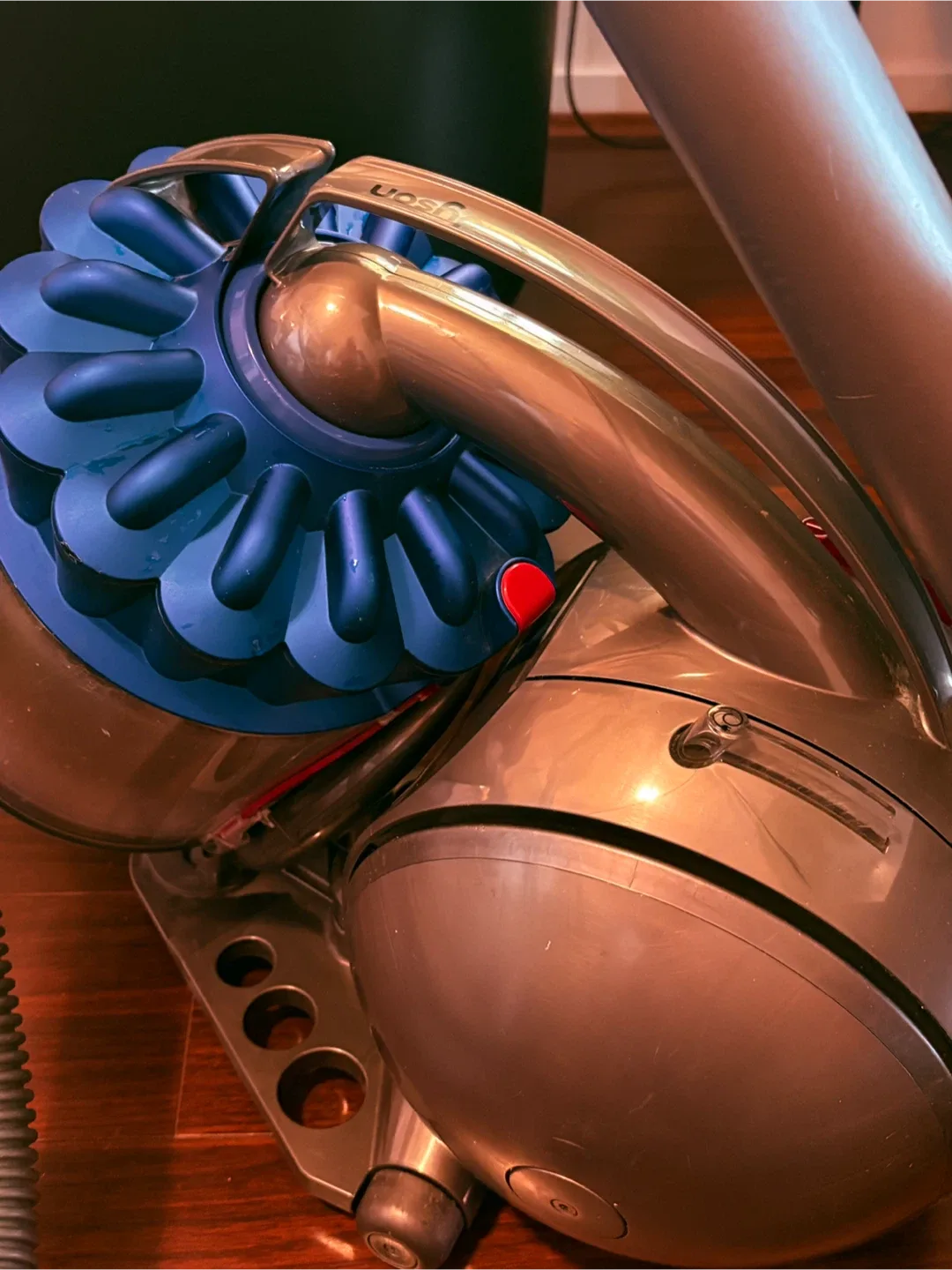 Dyson D37 Vacuum Cleaner image indicator(2)