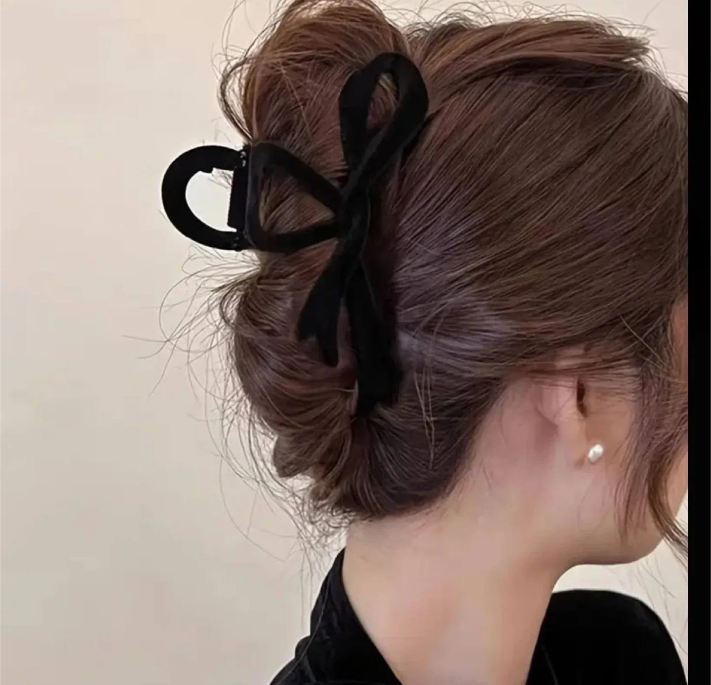 Black Velvet Bow Hair Claw Clip image indicator(3)