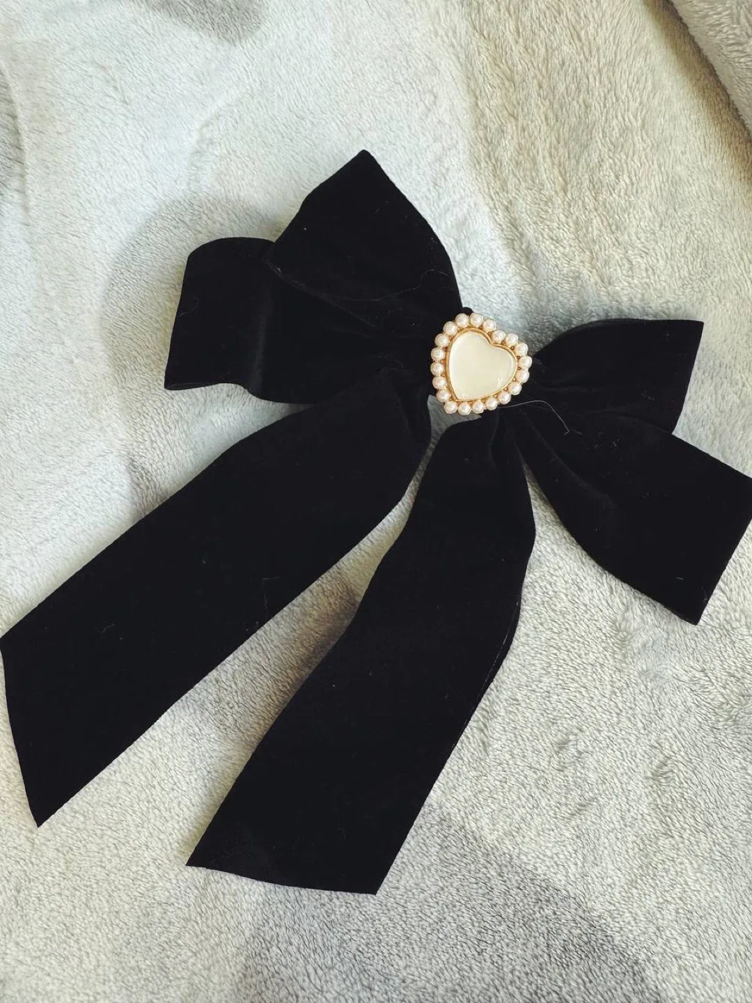 Black velvet bow with a pearl heart image indicator(2)