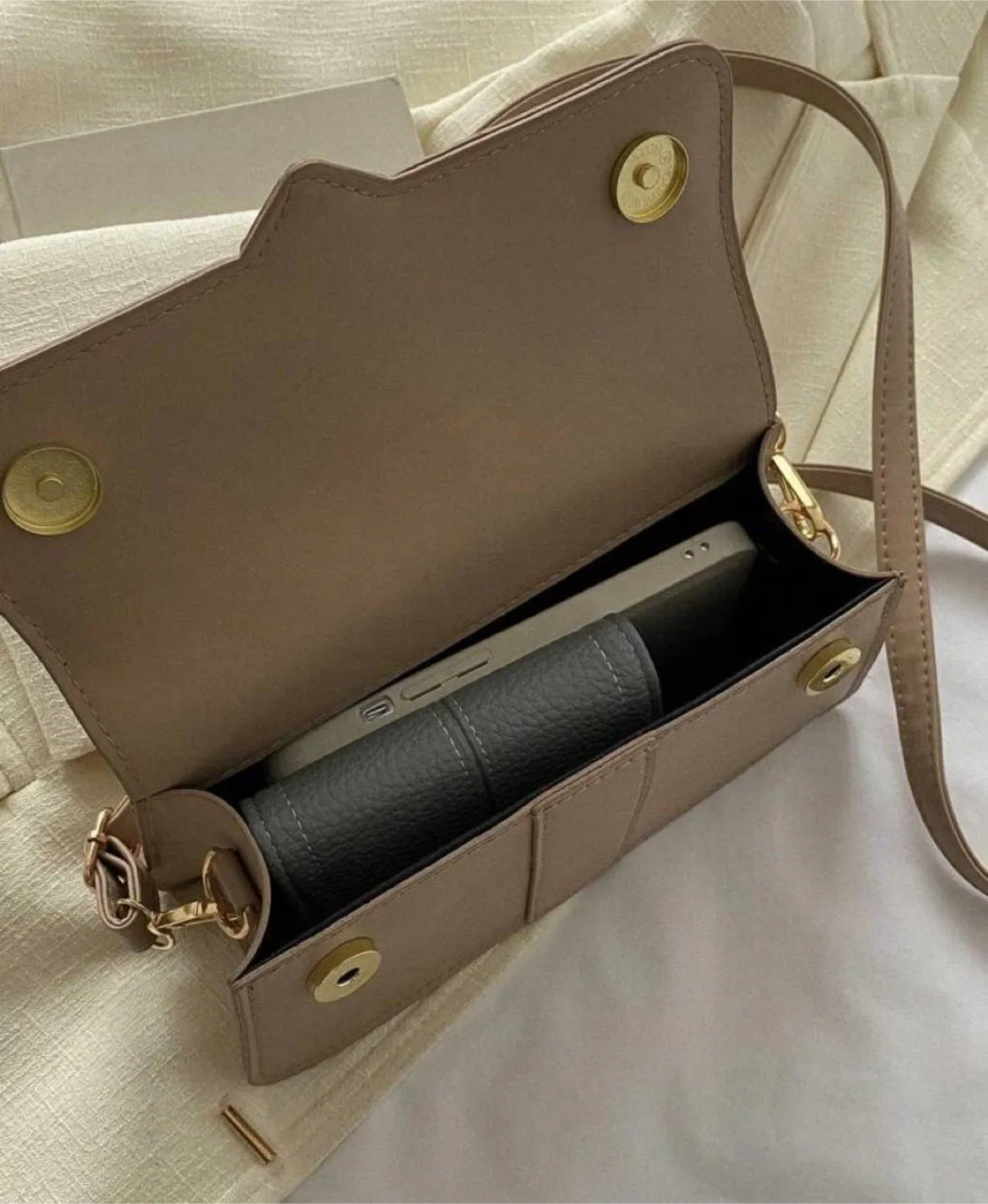 Beige minimalist top handle flap square bag image indicator(5)