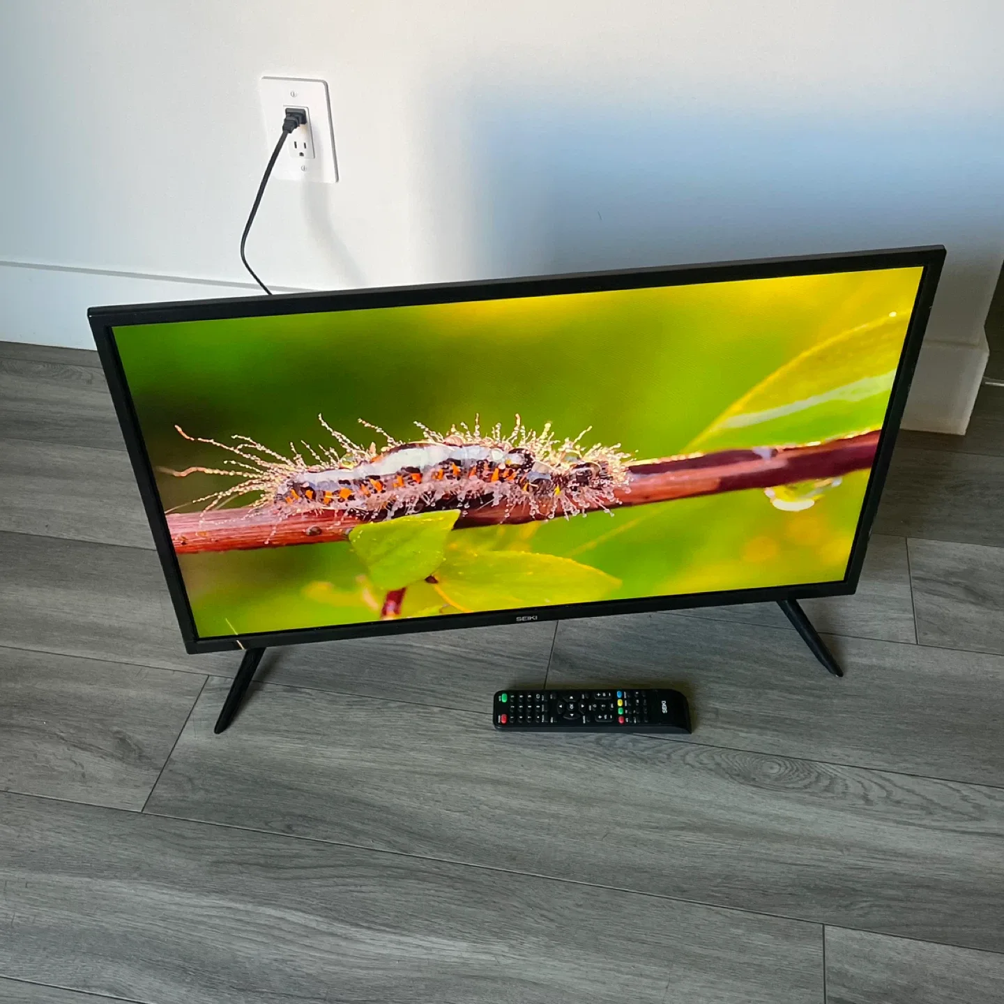 32” Android TV image indicator(7)