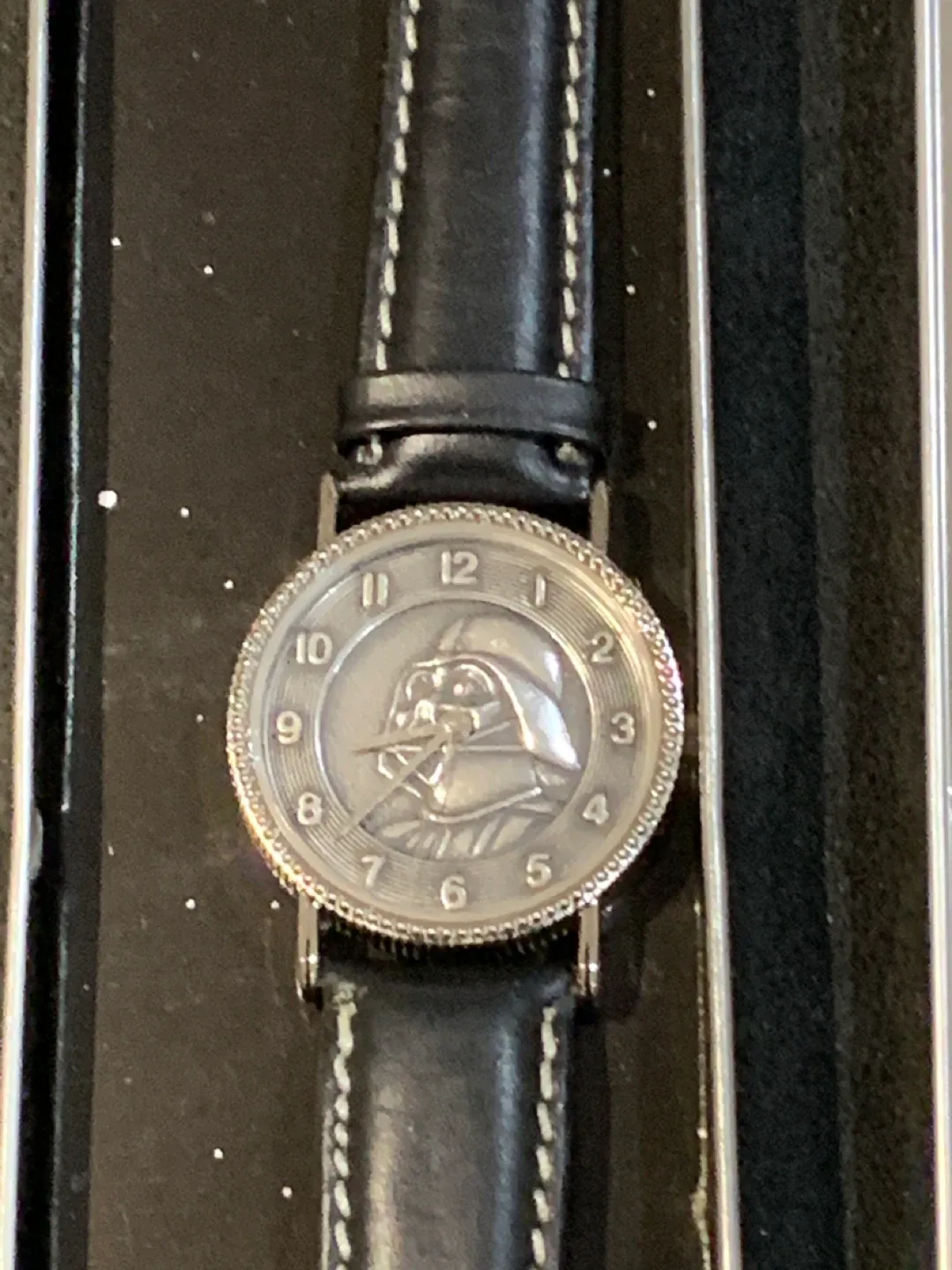 Star Wars Darth Vader Watch - 1997 Lucasfilm Ltd. image indicator(2)