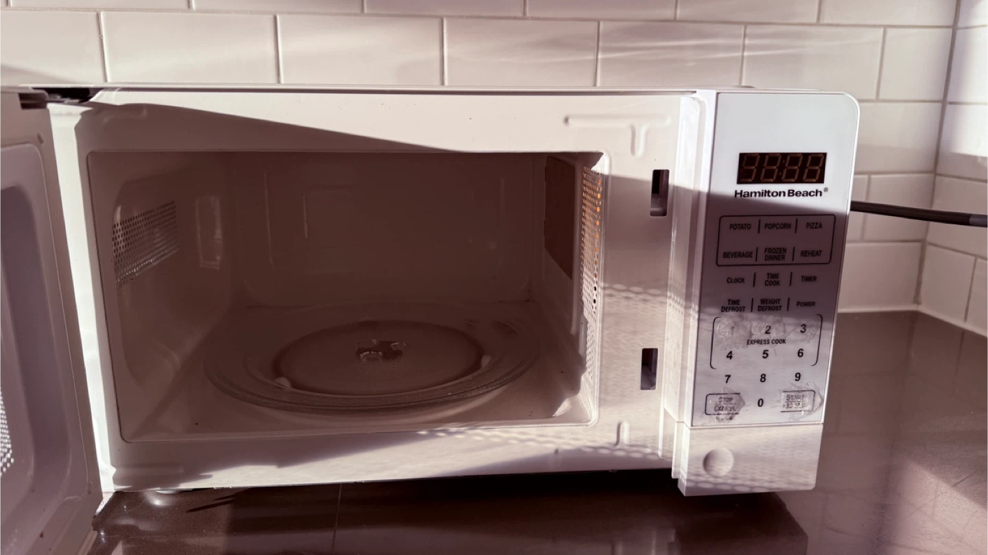 Hamilton Beach Microwave Oven - photo 3