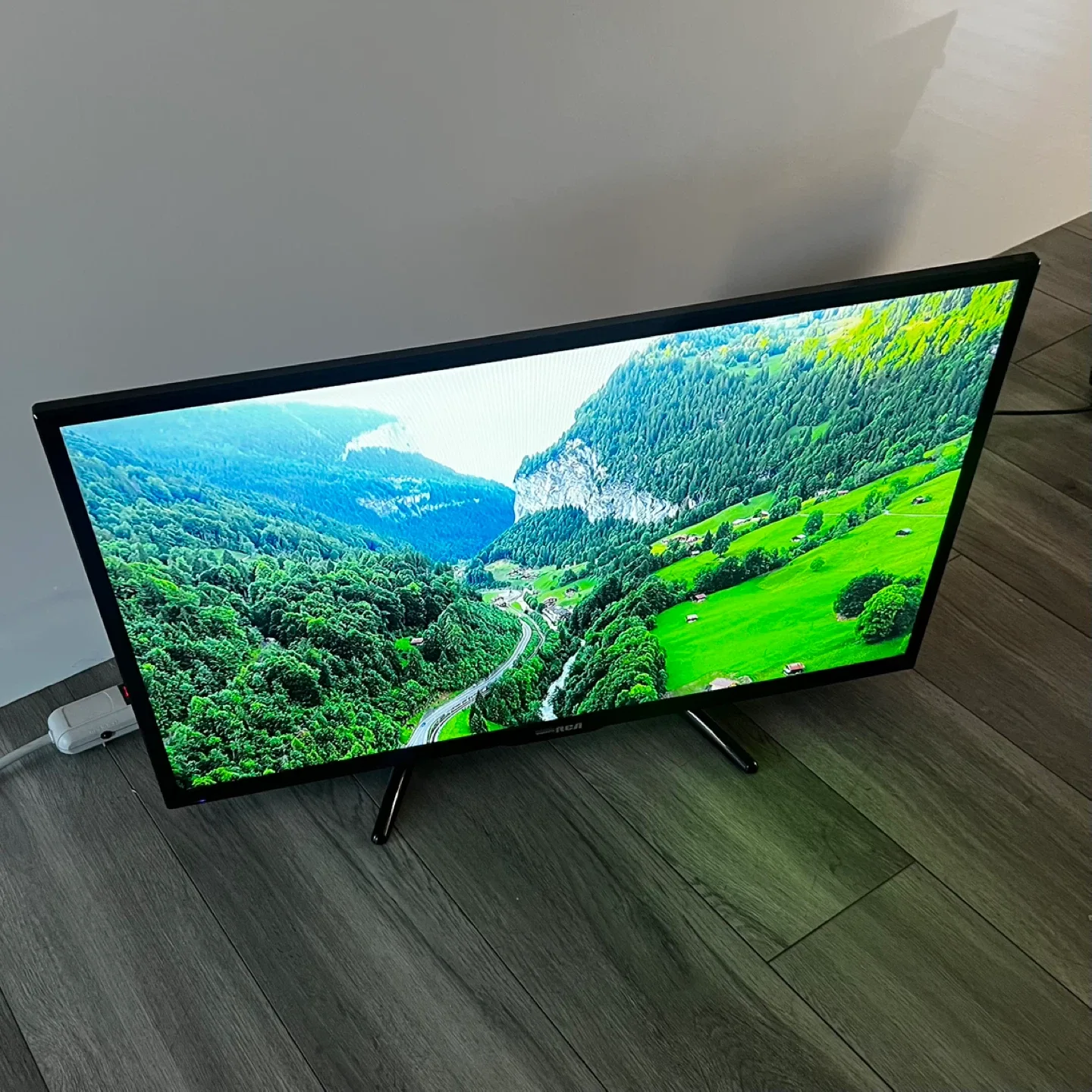 RCA 32" TV image indicator(7)