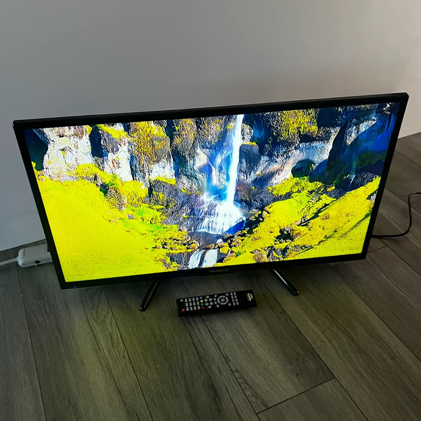 RCA 32" TV image indicator(9)