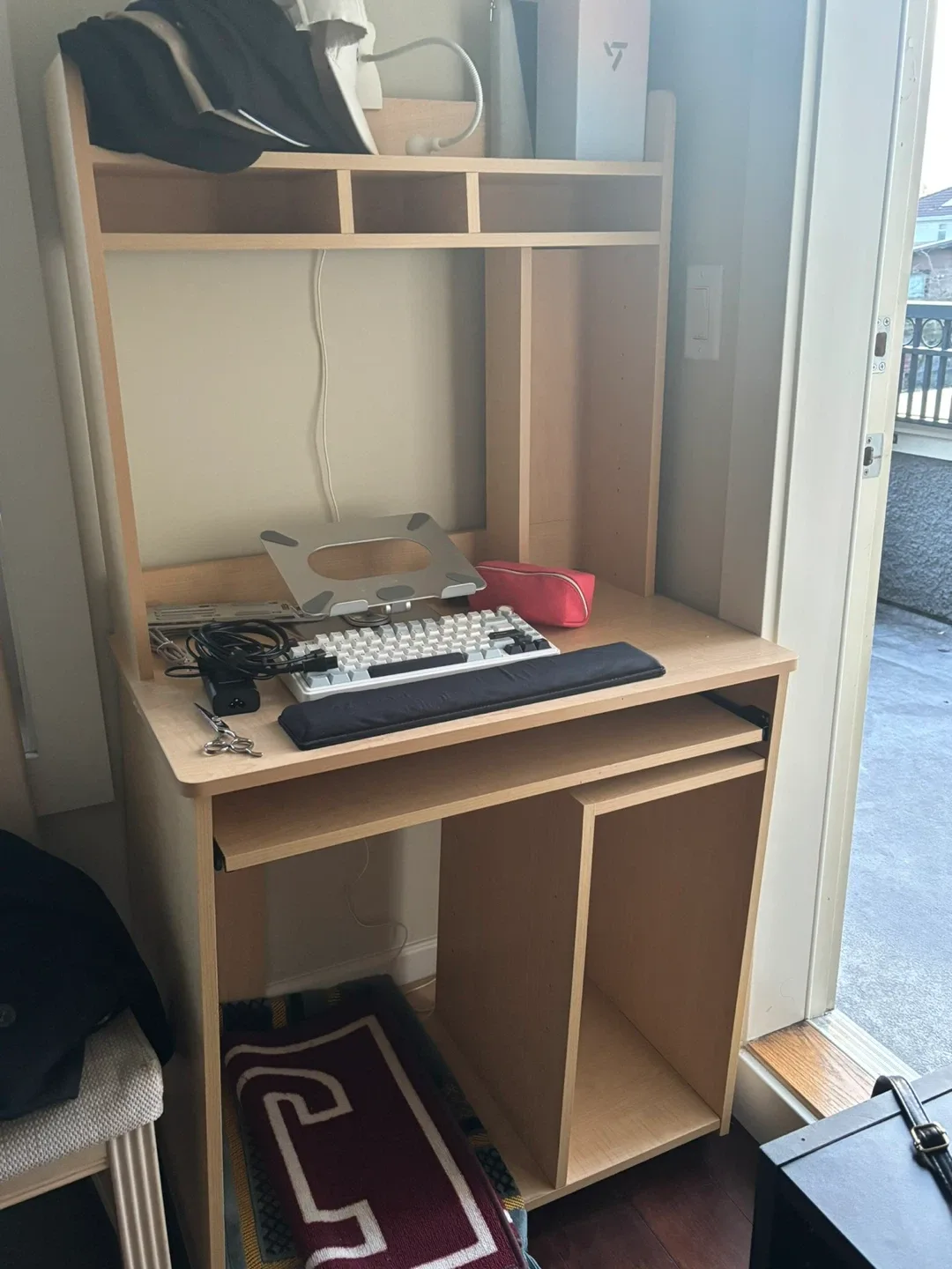 Wooden Desk image indicator(2)