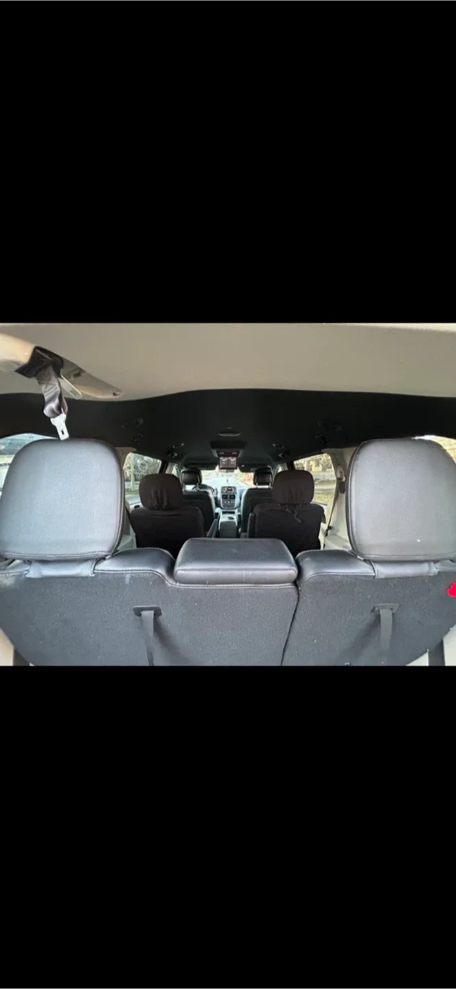 Dodge Grand Caravan - Black Minivan image indicator(10)