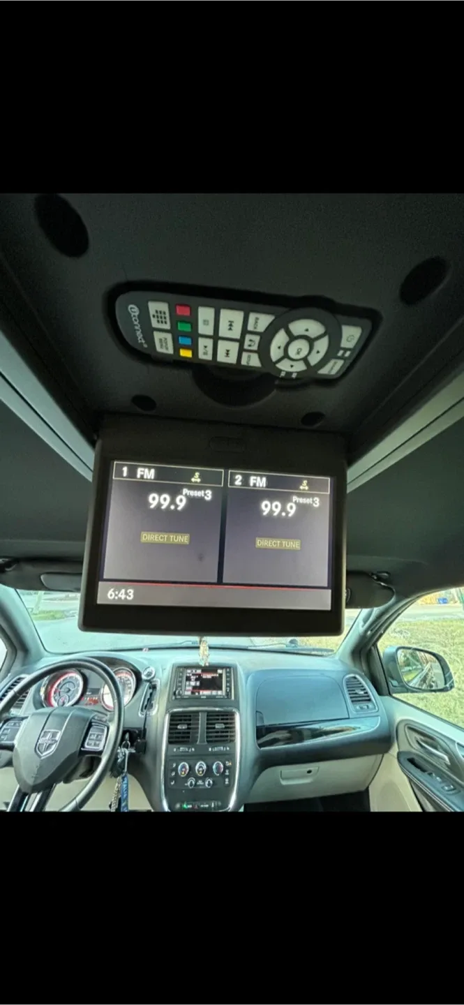 Dodge Grand Caravan - Black Minivan image indicator(7)