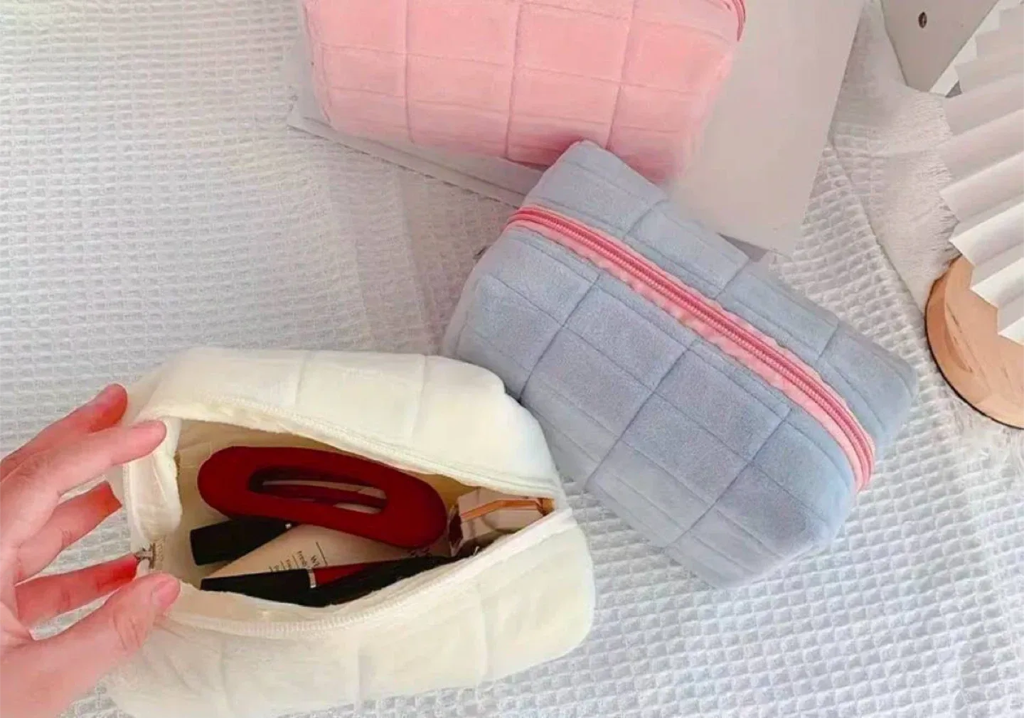 Plush Blue Makeup Bag with Zipper image indicator(2)