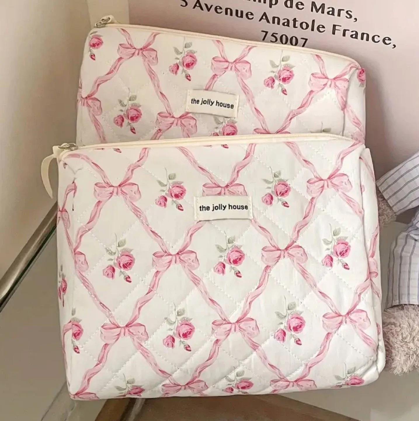 Rose and Bow Cosmetic Bags Set image indicator(2)