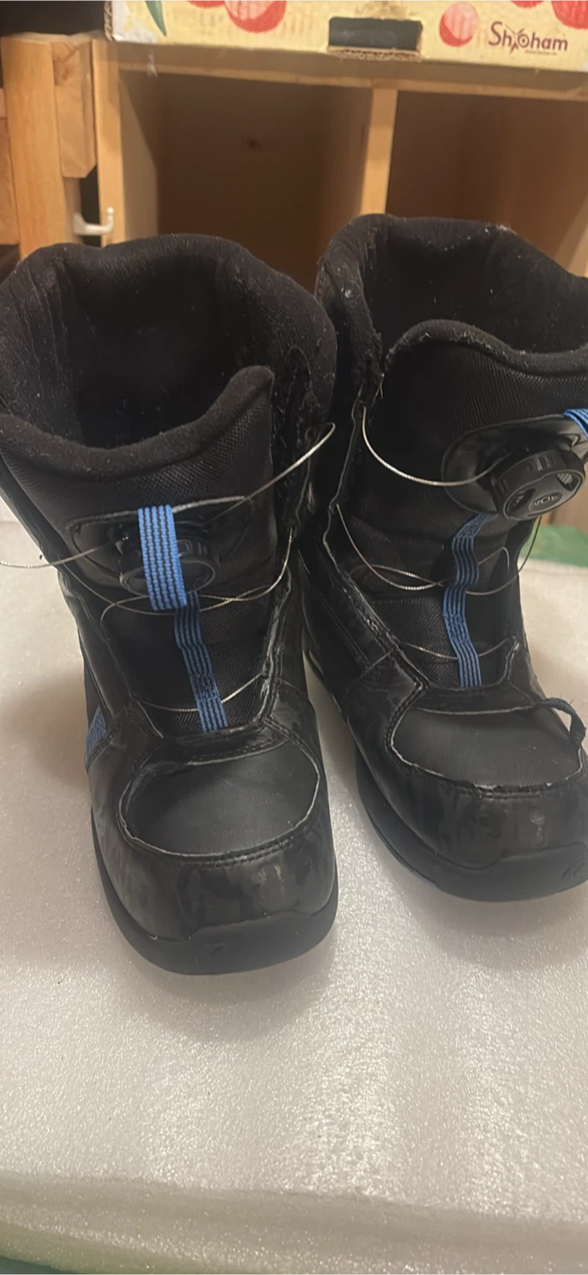 K2 Mini Turbo Snowboard Boots - Men's Size 4 - photo 3