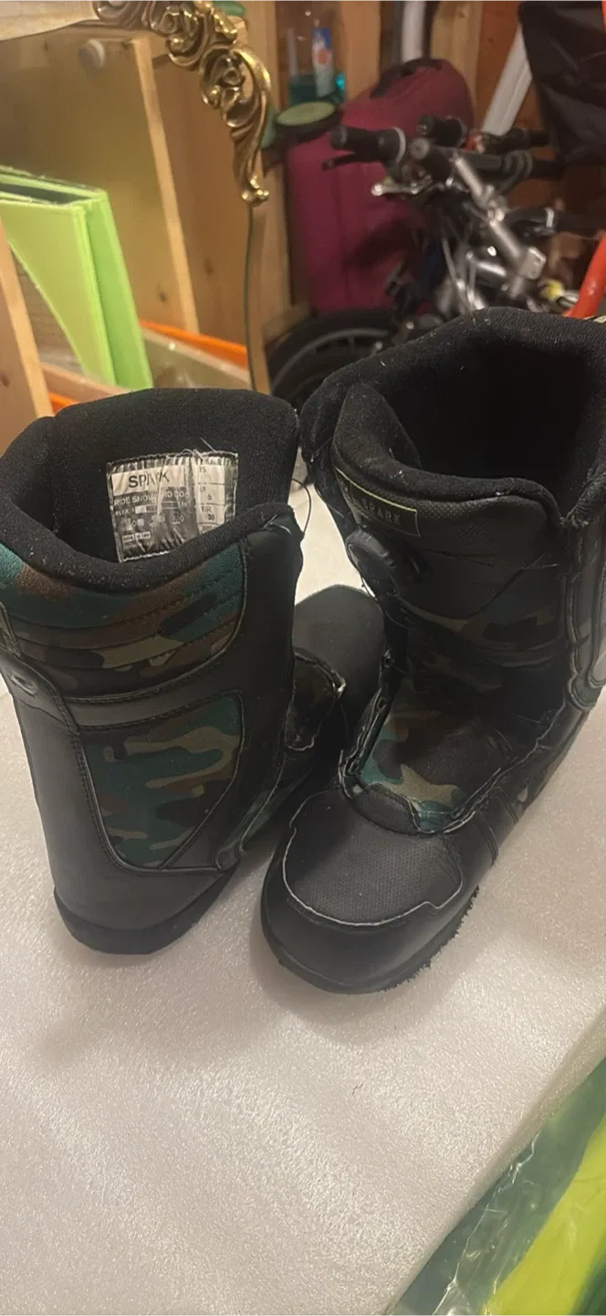 SPARK Snowboard Boots US 6