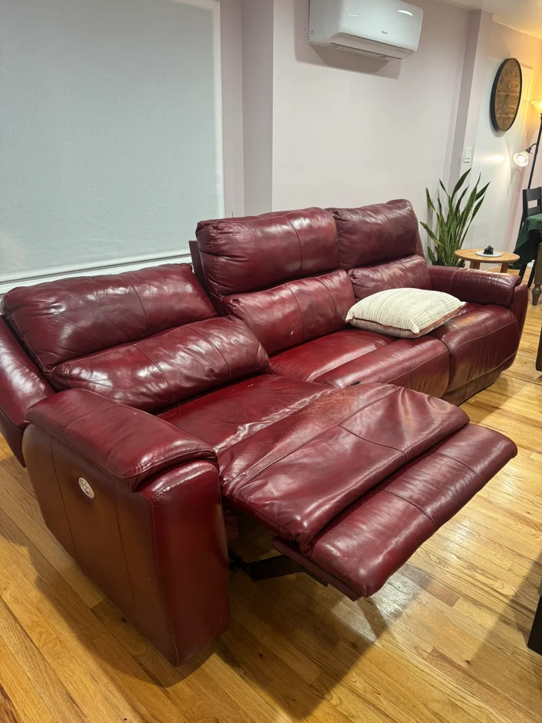 Red Leather Reclining Sofa image indicator(5)