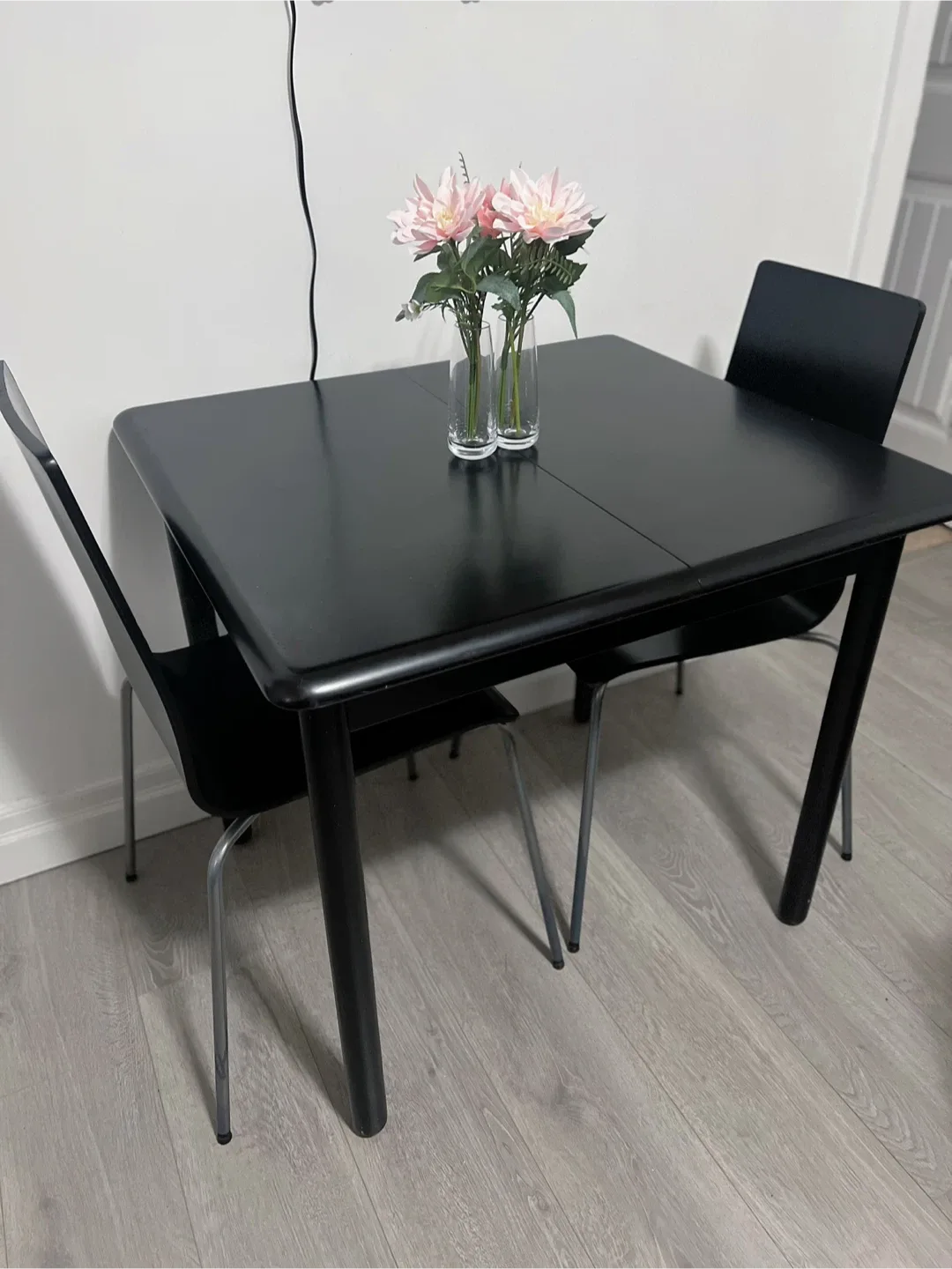 Extendable  solid wood table+2 chairs,free delivery if nearby
